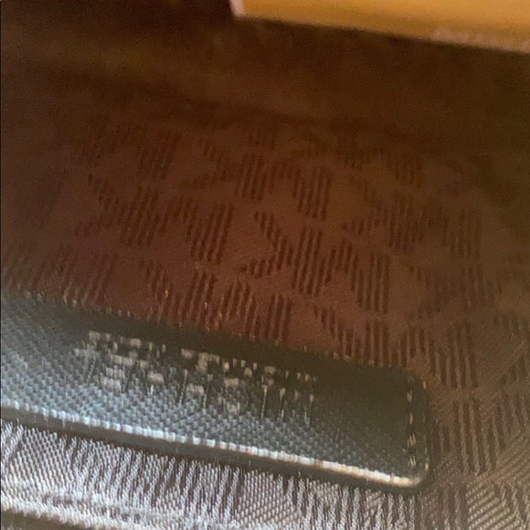 Michael Kors wristlet - Picture 5 of 8